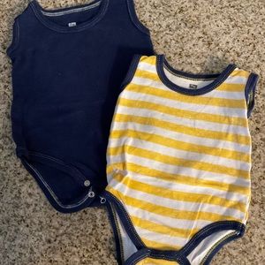 Baby Onesie set (2) 9-12M